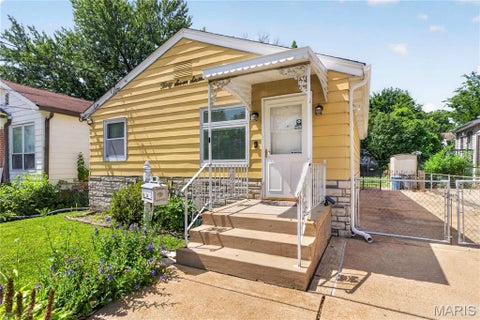 Photo of 3716 Hoffmeister Avenue, Bella Villa, MO 63125 (MLS # 26041175)
