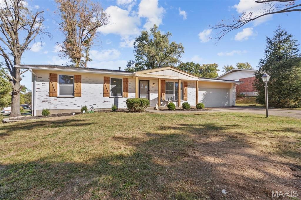 Photo of 12191 Lake Meade Drive, St Louis, MO 63146 (MLS # 26019464)