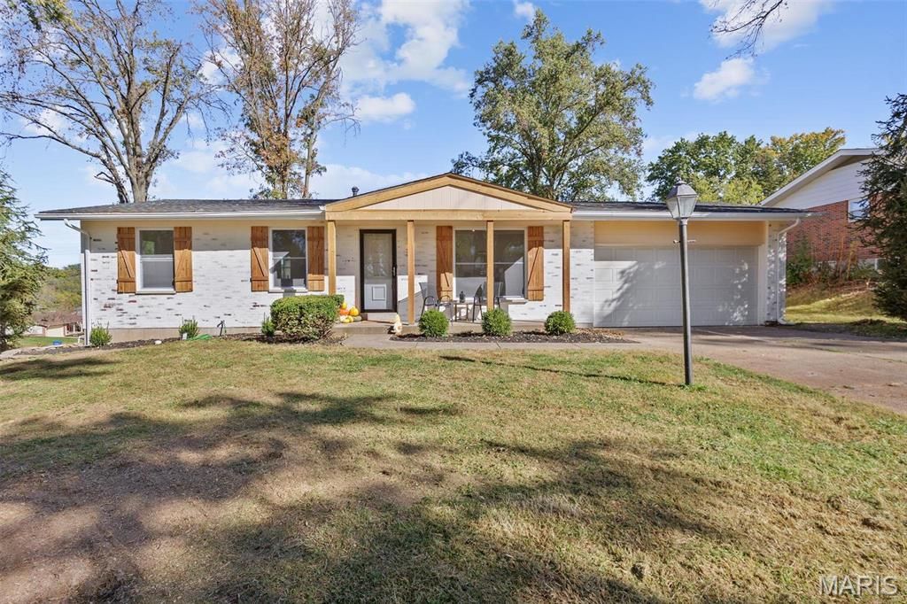 Photo of 12191 Lake Meade Drive, St Louis, MO 63146 (MLS # 26019464)