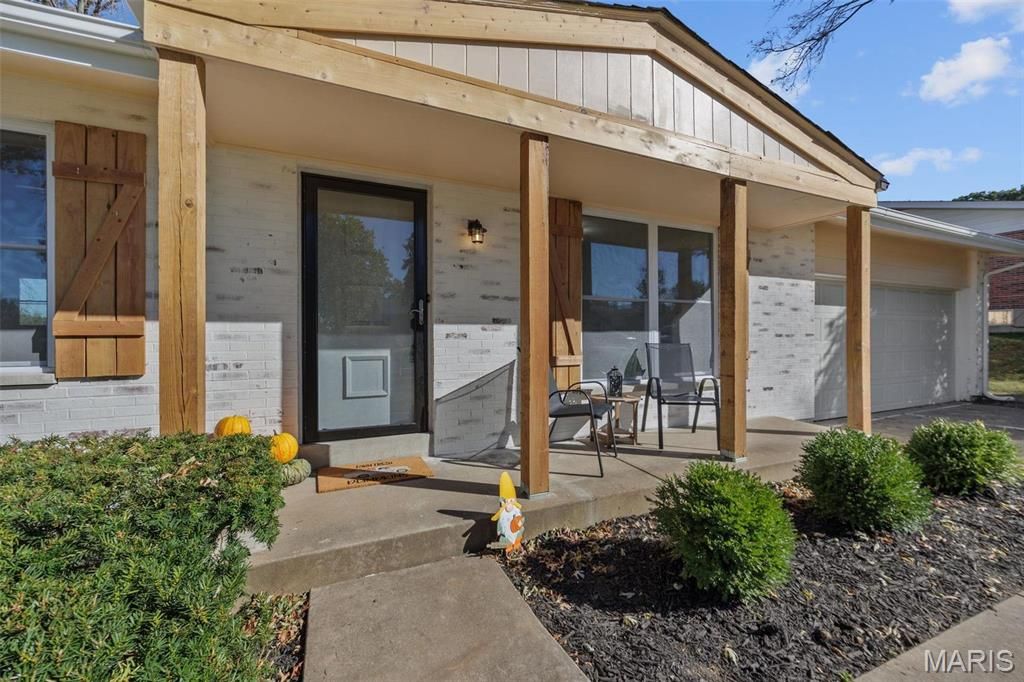 Photo of 12191 Lake Meade Drive, St Louis, MO 63146 (MLS # 26019464)