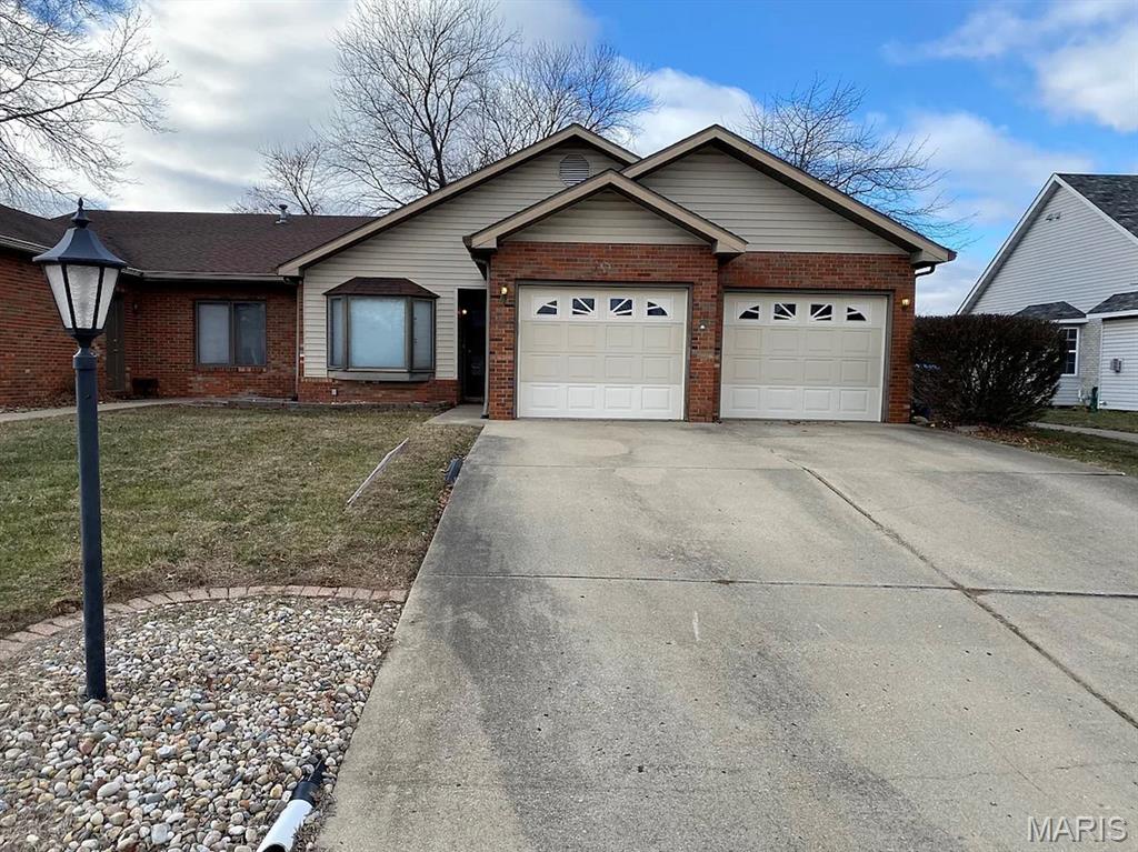 Photo 1 of 13 — 10 OLD ORCHARD, Glen Carbon, IL 62034