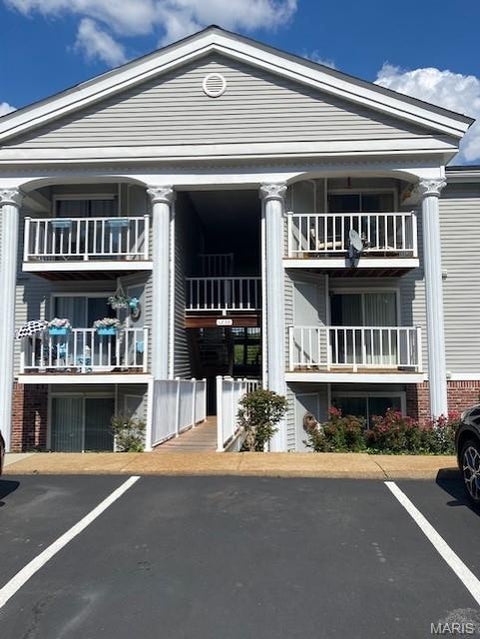 Photo of 1239 Creve Coeur Crossing Lane #F, Chesterfield, MO 63017 (MLS # 26040895)