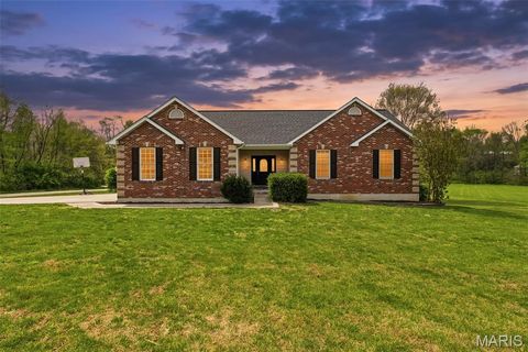 Photo of 5 Hannah Ridge Trail, Elsberry, MO 63343 (MLS # 26024235)