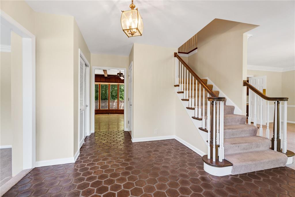 9216 Matthews Lane
