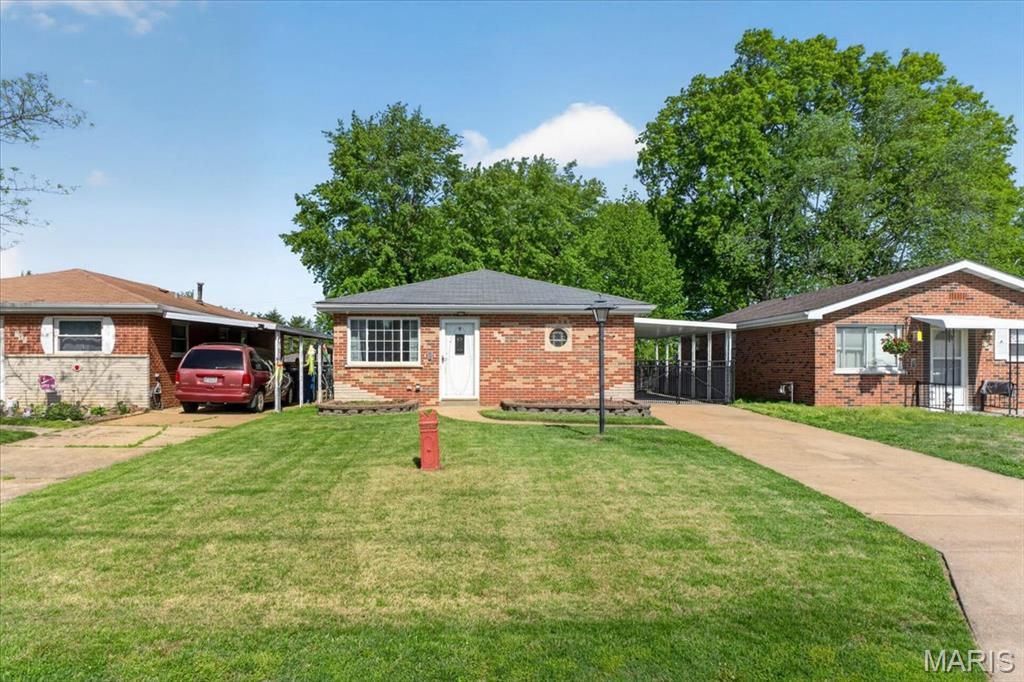 Photo of 715 Avenue H, St Louis, MO 63125 (MLS # 26021130)