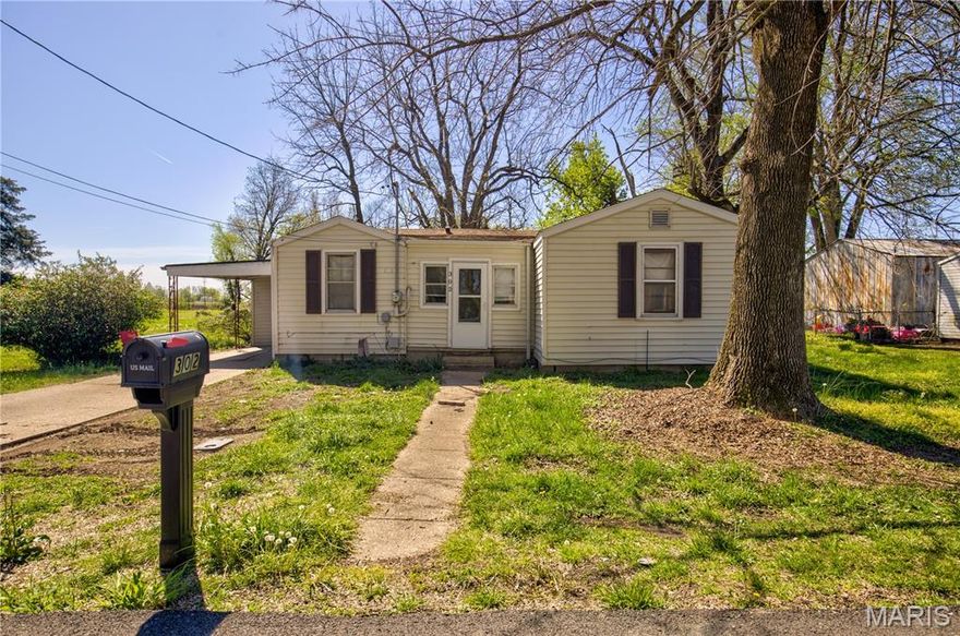 Welcome to this cozy 2 bed, 1 bath home on a desirable corner lot! Featuring a new heating unit, this property offers comfort and peace of mind. Whether you're a first-time buyer, looking to downsize, or searching for your next investment property, this home checks all the boxes. Affordable, manageable, and full of potential!
