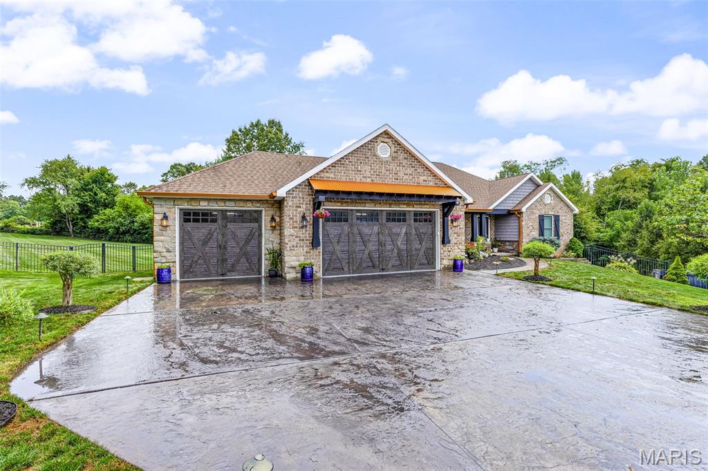 Photo of 2 Brook Parc Court, Hillsboro, MO 63050 (MLS # 26048302)