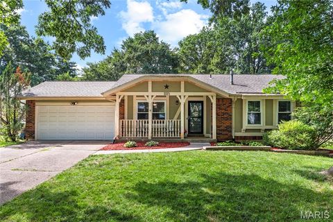 Photo of 1115 Shadowoak Drive, Ballwin, MO 63021 (MLS # 26041565)