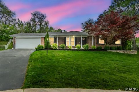 Photo of 12380 Harundale Court, St Louis, MO 63146 (MLS # 26019777)