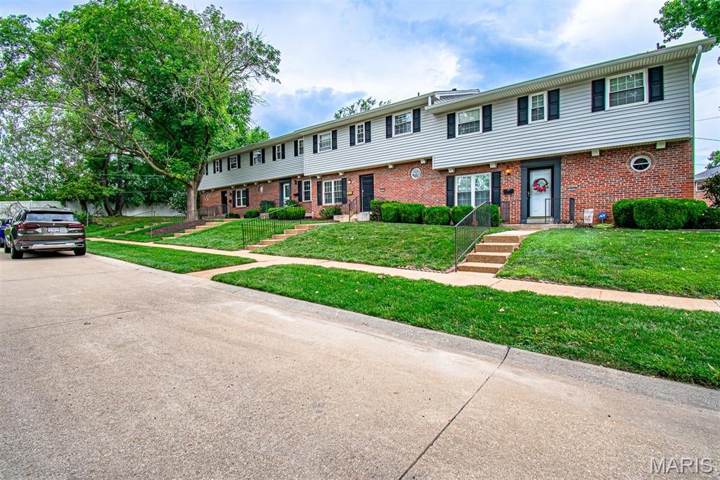 Photo of 13261 COCHERO Drive, Chesterfield, MO 63141 (MLS # 26048509)