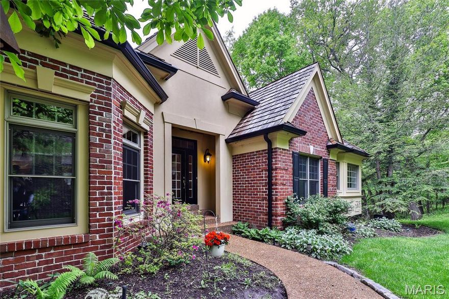 Tucked into beautiful natural setting, this dramatic & sophisticated atrium ranch (architect, Donna Boxx) backs to #3 & #4 holes of  St Albans CC golf course (Tavern Creek). Vaulted great rm w gas fireplce serving as nucleus opens to dining rm, study, primary bd suite & kitchen area. Cook’s kitchen w upscale appliances, granite topped island & counters, warming drwer, brkfst rm set in bay area overlooking golf course, inviting hearth rm w floor-to-ceiling stone frpl opens to deck w built-in BBQ. Luxury primary bd suite offers frpl (2 sided) & sumptuous bath. Spectacular 2-sty wall of windows & open staircase from ML incorporates LL activities into daily living. LL walks out to extensive lower deck areas & enticing screened porch & offers 3 more bds each w own bath, large fam rm w stone frpl, billiards area & wet bar w dishwasher & refrigerator. Private setting but close-by neighbors for sociability! Spectacular community grounds. (Rockwood Schools  option for middle & upper levels).