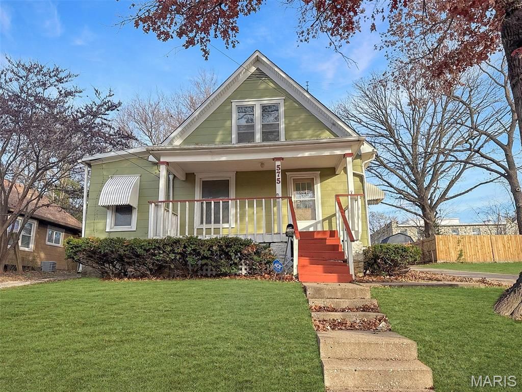 Photo of 575 Crescent Avenue, Independence, MO 64053 (MLS # 25080080)