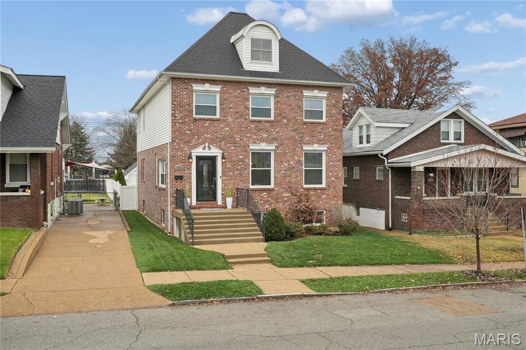 5325 Bischoff Avenue