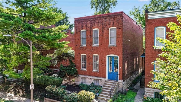 2016 HICKORY ST, SAINT LOUIS, MO 63104 - Image e33d7f96ec02332a8fa577fa7e8fd5e4/2386347568