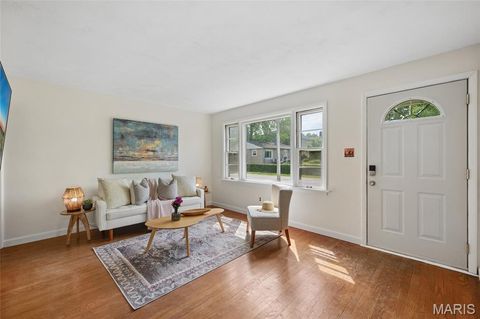 Tiny photo for 630 Bell Avenue, Webster Groves, MO 63119 (MLS # 26027095)