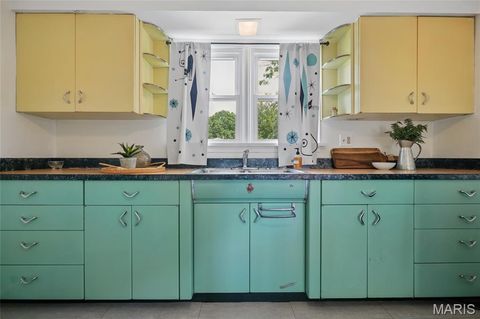 Tiny photo for 630 Bell Avenue, Webster Groves, MO 63119 (MLS # 26027095)