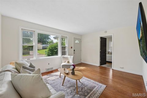 Tiny photo for 630 Bell Avenue, Webster Groves, MO 63119 (MLS # 26027095)