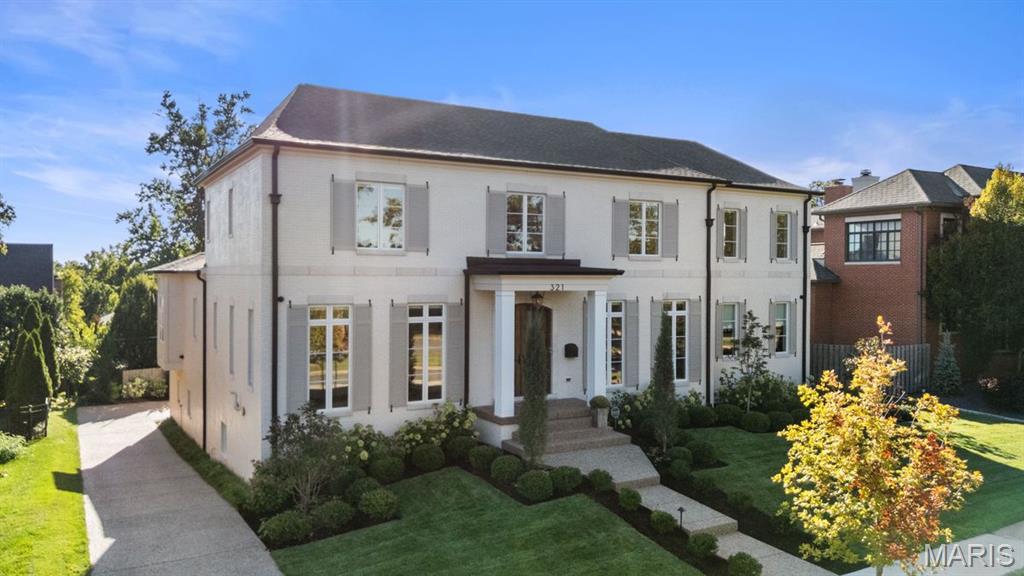 321 N Forsyth Boulevard