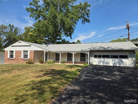 Tiny photo for 1145 Mackinac Drive, Creve Coeur, MO 63146 (MLS # 26020222)