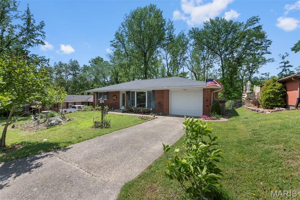 Photo of 1439 Price Drive, Cape Girardeau, MO 63701 (MLS # 26024310)