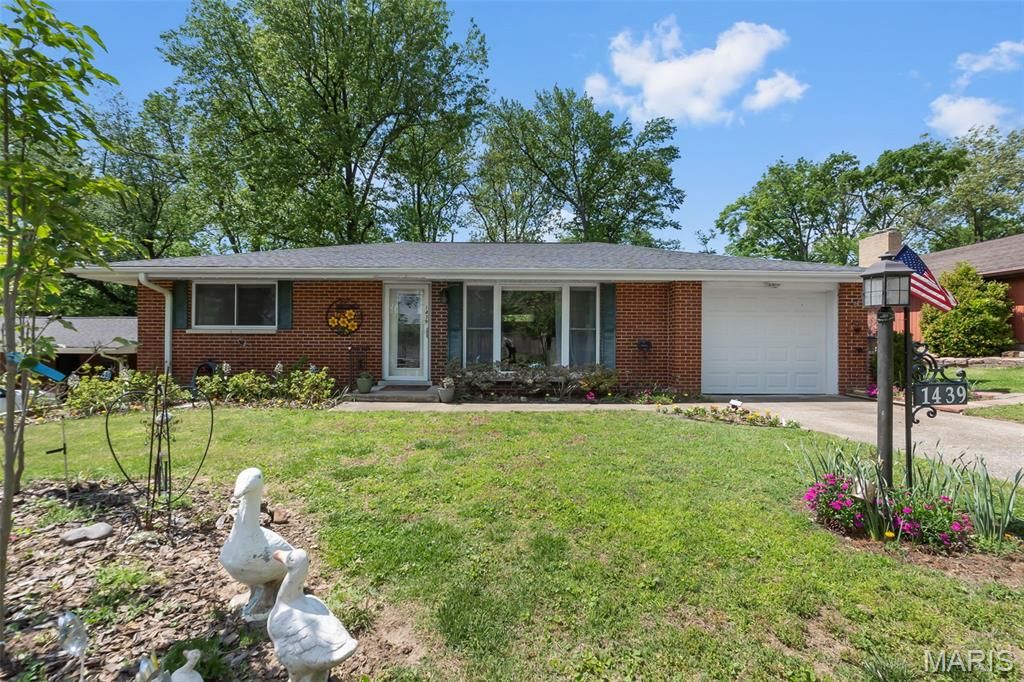 Photo of 1439 Price Drive, Cape Girardeau, MO 63701 (MLS # 26024310)