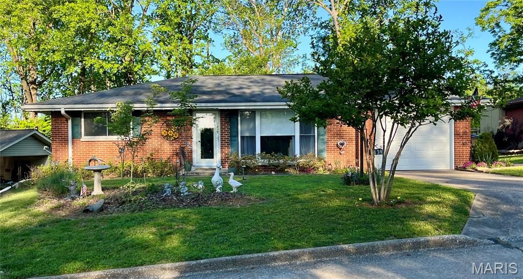 Photo of 1439 Price Drive, Cape Girardeau, MO 63701 (MLS # 26024310)