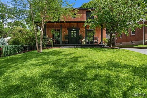 Photo of 574 Hollywood Place, Webster Groves, MO 63119 (MLS # 26024909)
