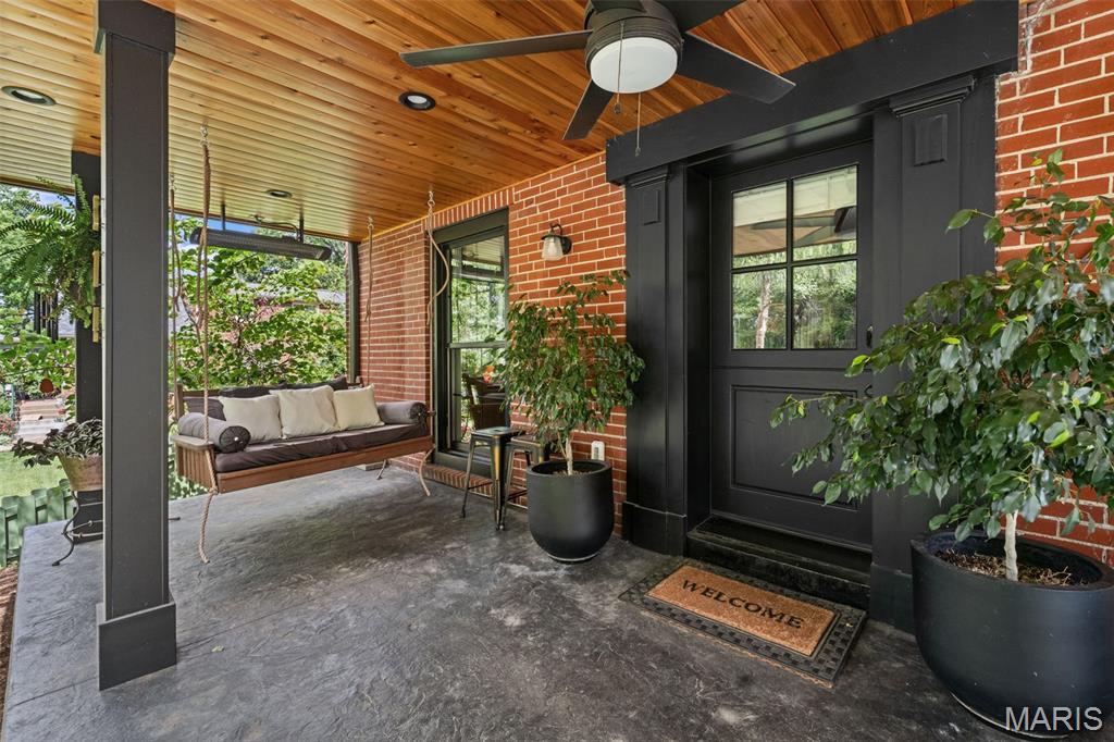 574 Hollywood Place