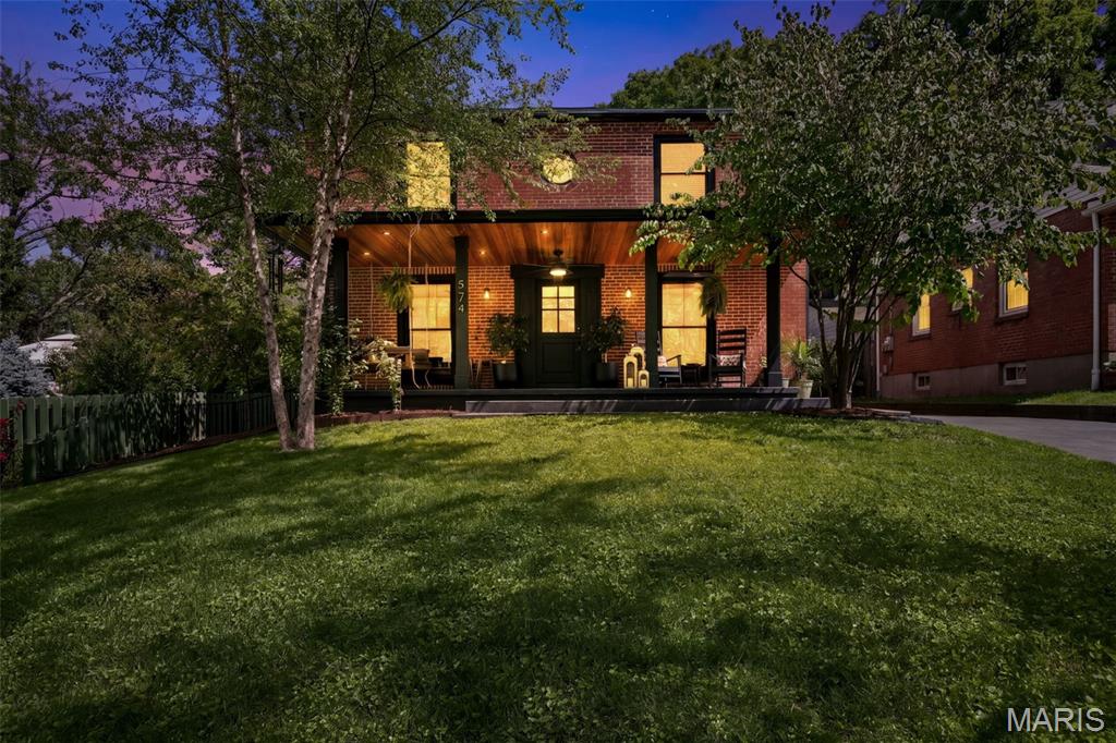 574 Hollywood Place