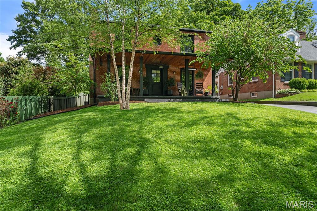 574 Hollywood Place