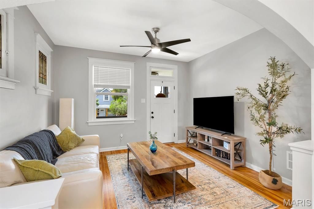 Photo of 4632 Varrelmann Avenue, St Louis, MO 63116 (MLS # 26029306)
