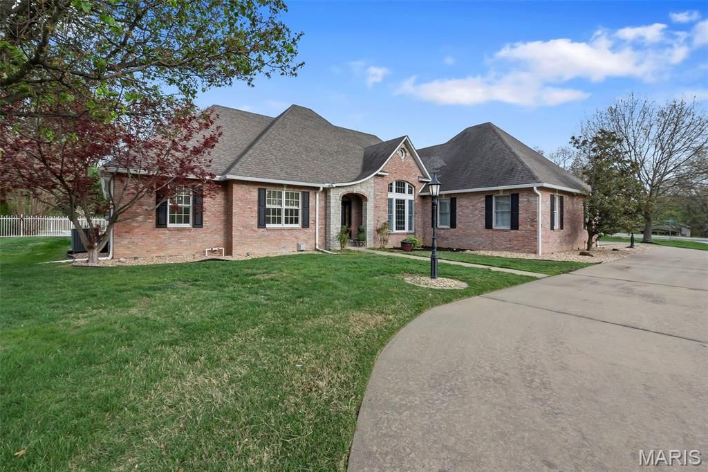 Photo of 2010 Chesapeake Avenue, Cape Girardeau, MO 63701 (MLS # 26018548)