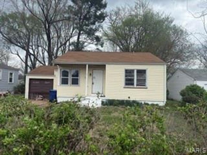 Charming opportunity in the heart of Florissant! This 3-bedroom, 2 full bath home offers 1,171 square feet of living space and is full of potential for the right buyer. Featuring a 1-car attached garage (in need of repair) and a fenced backyard, this property is ideal for investors or buyers looking to add their personal touch. Conveniently located just minutes from Old Town Florissant, with easy access to Hwy 70 for quick commuting around the area. Enjoy being only 10 minutes from the airport and approximately 20 minutes from Busch Stadium.
Please note: This is a fixer-upper and is not move-in ready. An occupancy inspection will be required prior to move-in. Property is being sold as-is. Cash, conventional, or hard money financing only.
Don’t miss this great value-add opportunity in a desirable location