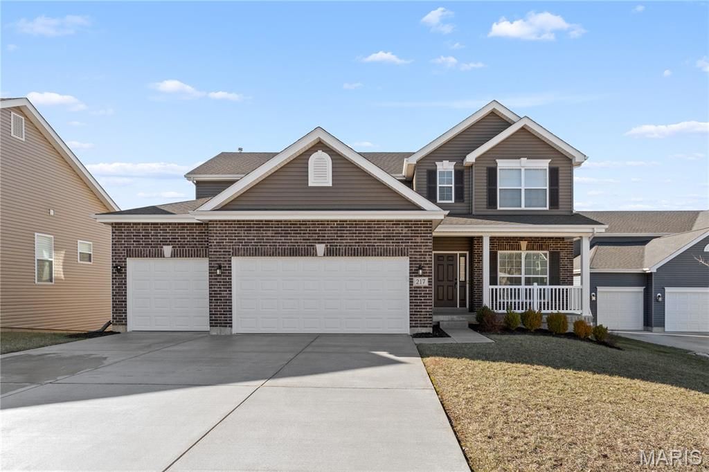 Photo of 217 Hidden Bluffs Drive, Lake Saint Louis, MO 63367 (MLS # 26002387)