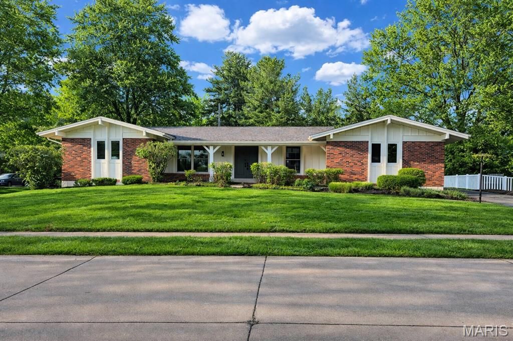 Photo of 14545 Pembury Drive, Chesterfield, MO 63017 (MLS # 26025105)