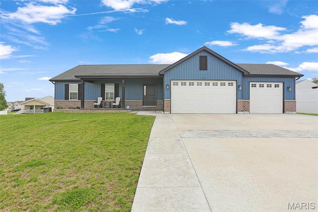 Photo of 40 Mill Point Court, Moscow Mills, MO 63362 (MLS # 26024725)