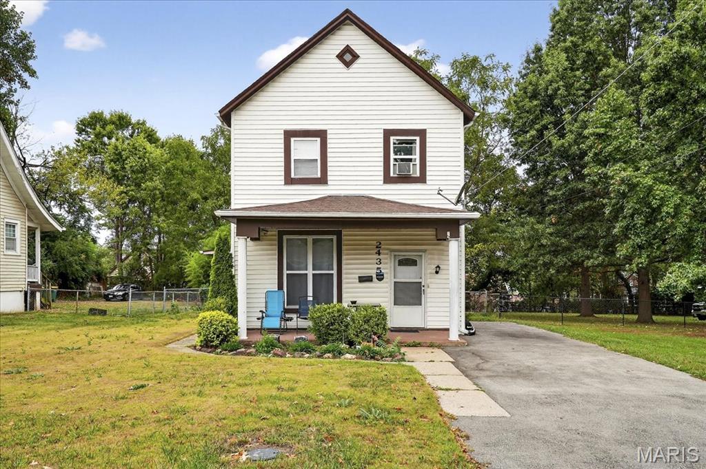 St Louis, Missouri 63114, United States, 3 Bedrooms Bedrooms, ,2 BathroomsBathrooms,Residential,Active,221833