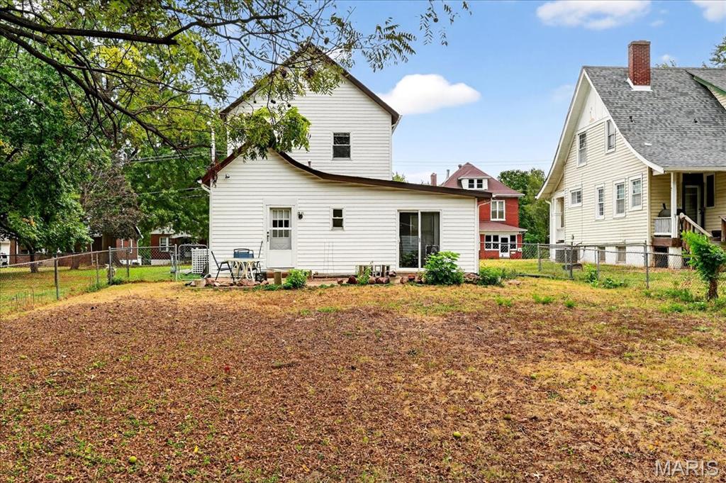 St Louis, Missouri 63114, United States, 3 Bedrooms Bedrooms, ,2 BathroomsBathrooms,Residential,Active,221833