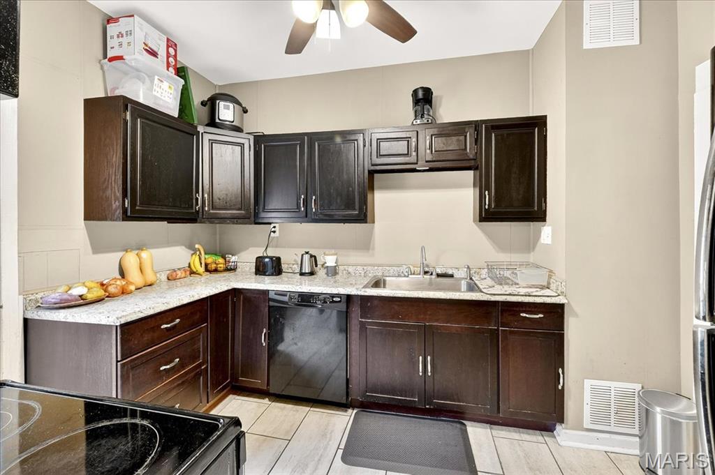 St Louis, Missouri 63114, United States, 3 Bedrooms Bedrooms, ,2 BathroomsBathrooms,Residential,Active,221833