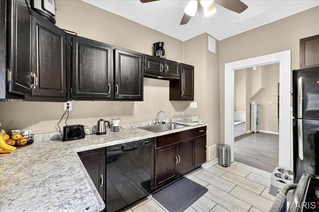 St Louis, Missouri 63114, United States, 3 Bedrooms Bedrooms, ,2 BathroomsBathrooms,Residential,Active,221833