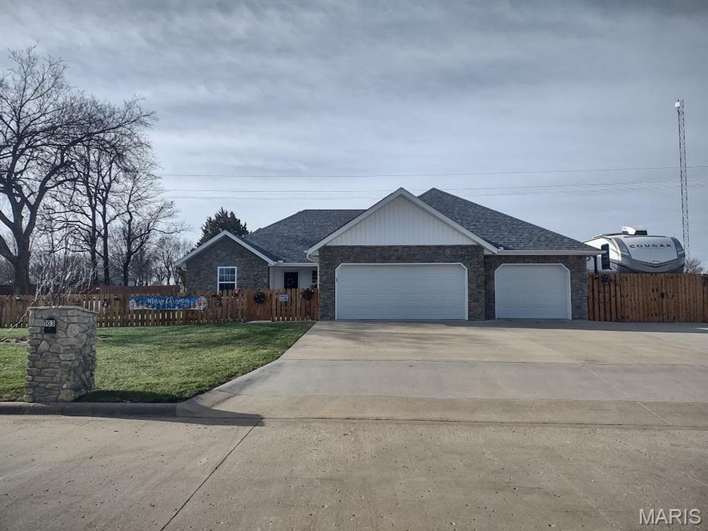 Photo of 103 S Aspen Street, Buffalo, MO 65622 (MLS # 26012553)