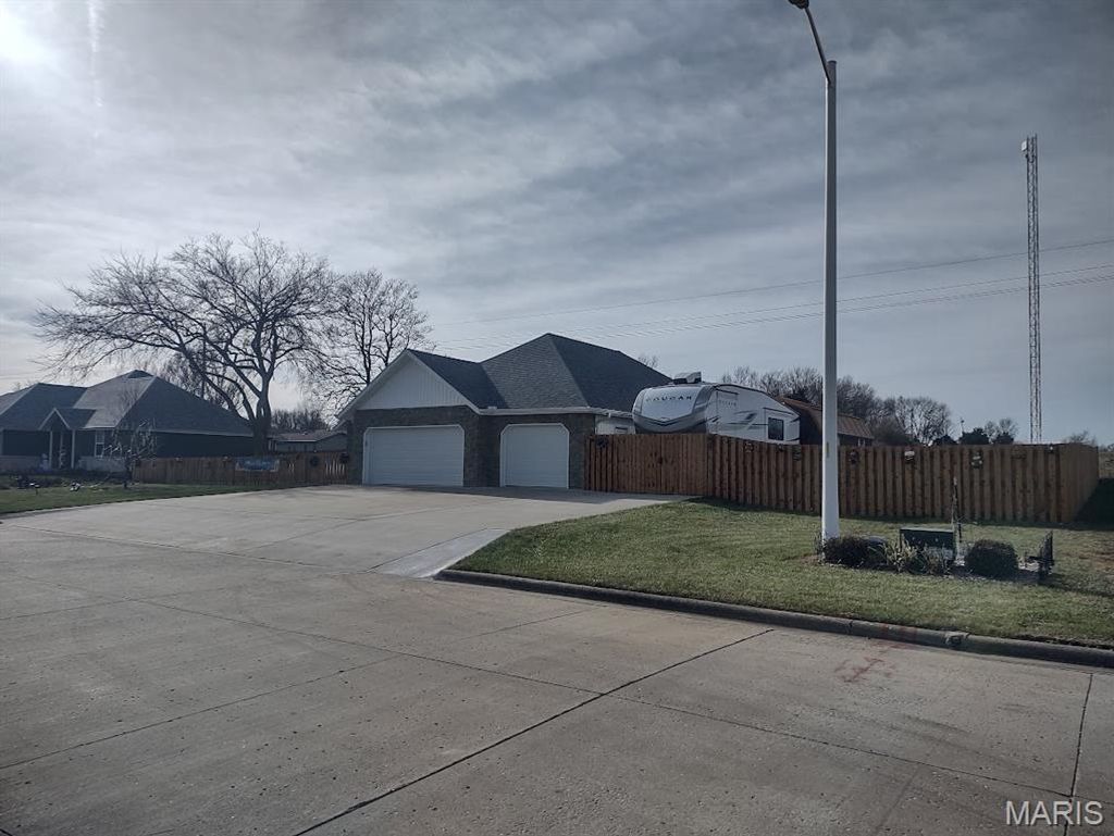 Photo of 103 S Aspen Street, Buffalo, MO 65622 (MLS # 26012553)