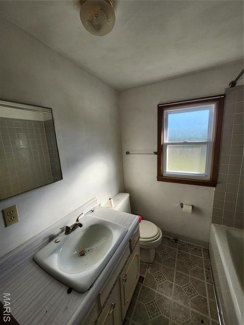 Tiny photo for 11 Missouri Lane, Bowling Green, MO 63334 (MLS # 25061503)