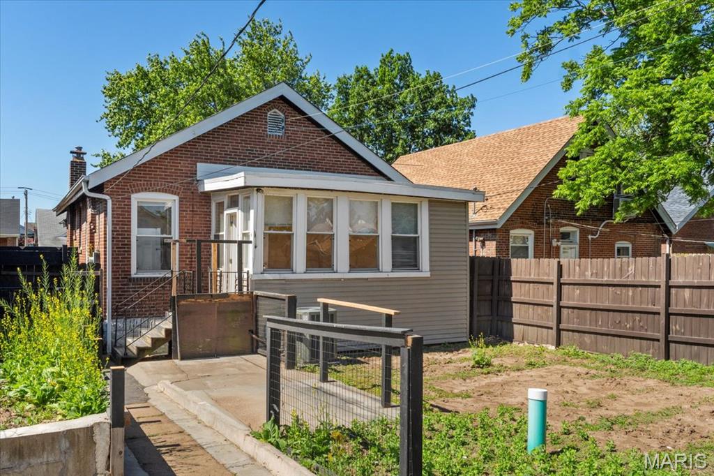 St Louis, Missouri 63116, United States, 2 Bedrooms Bedrooms, ,1 BathroomBathrooms,Residential,Active,195211