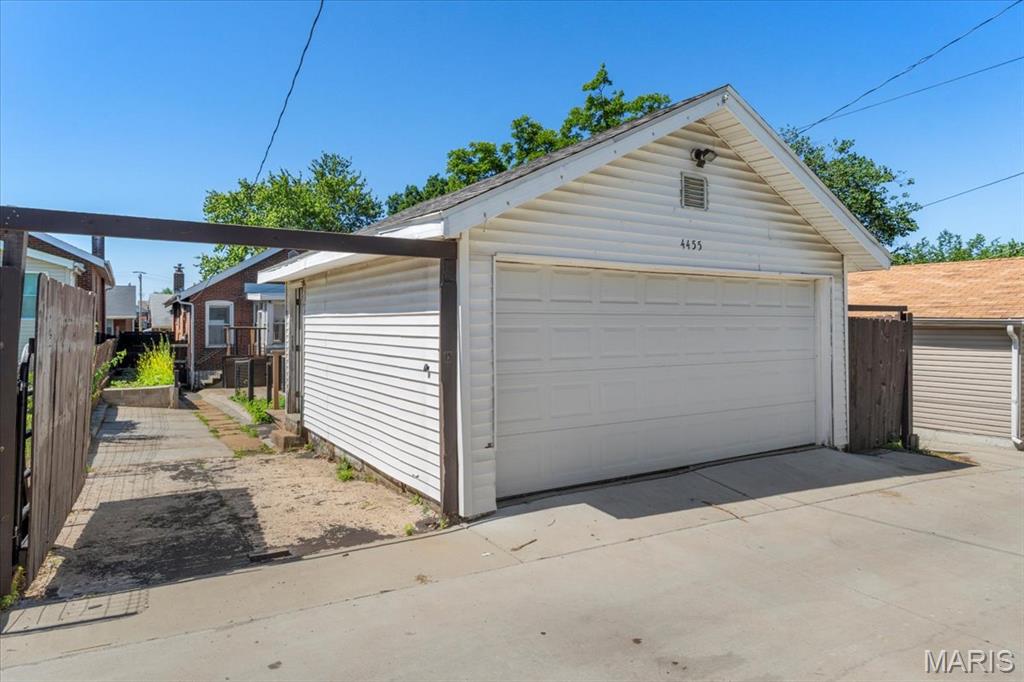 St Louis, Missouri 63116, United States, 2 Bedrooms Bedrooms, ,1 BathroomBathrooms,Residential,Active,195211