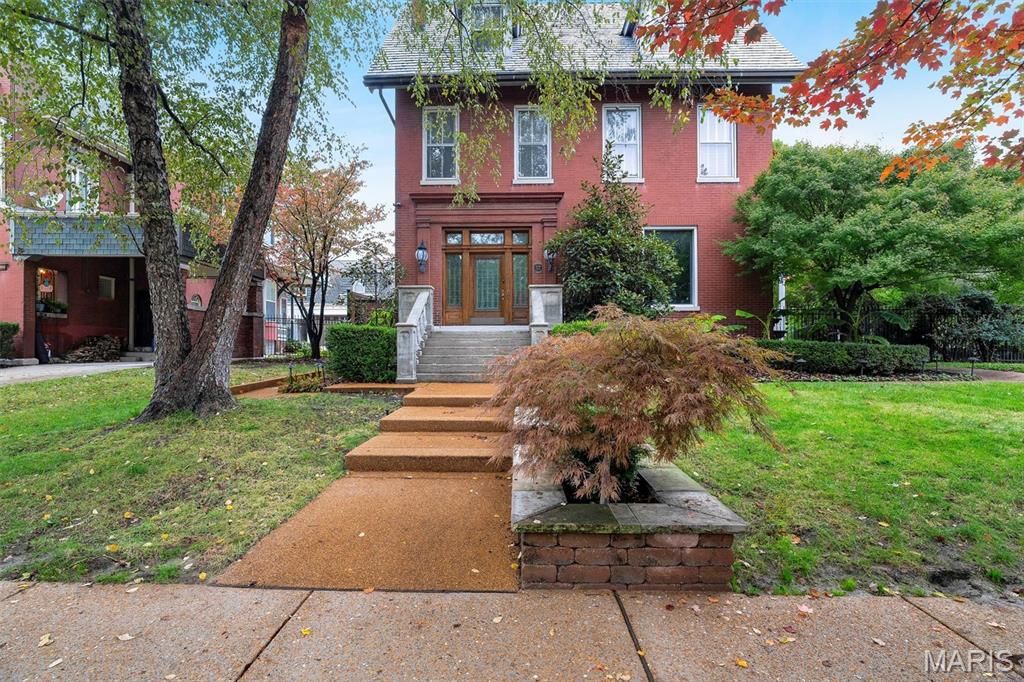 Photo of 3125 Russell Boulevard, St Louis, MO 63104 (MLS # 25073093)