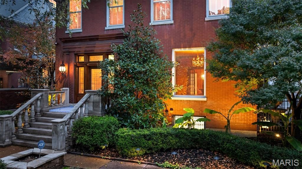 Photo of 3125 Russell Boulevard, St Louis, MO 63104 (MLS # 25073093)