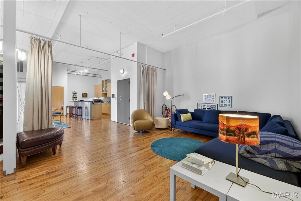 1010 Saint Charles Street 904