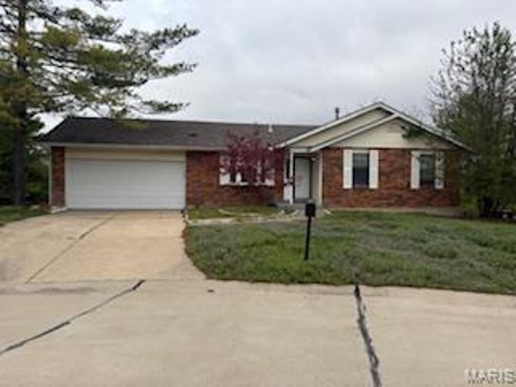 Photo of 1068 Apricot Drive, St Charles, MO 63301 (MLS # 26020157)