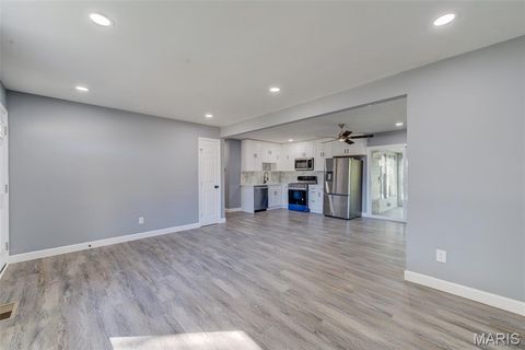 Tiny photo for 1481 Werremeyer Place, Creve Coeur, MO 63132 (MLS # 25070018)